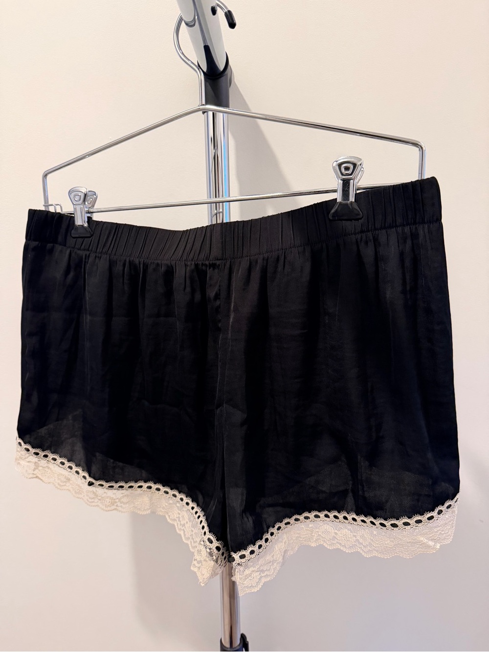 Urban Outfitters Black Shorts with Cream Lace Trim - Picture 4 of 4